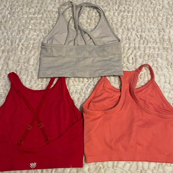 3 Sports Bra/Cropped Workout Top - Picture 2 of 3